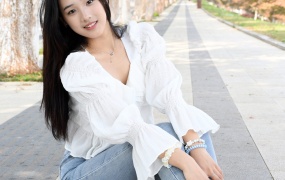 013/小九~《斑驳光影》当光影落在身上,这一刻,仿佛时间都静止了。