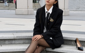 021/琳琳~《高冷学姐》轻松拿捏黑色系高冷学姐范。