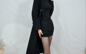 042/小千~《超模气质》全黑的搭配,简约却充满高级感。