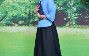 088/小朱~《蓝衫逸梦》蓝衫少女书韵间,一伞烟雨梦华年。