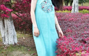 110/嘻嘻~《裙影逸春》主打一个自在,绿裙红花里吹吹风~