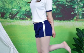 121/静静~《活力一夏》蓝白体操服适配整个绿地夏天。