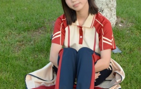 137/小朱~《青春剪影》草地上又吹起了十六岁那年的风。