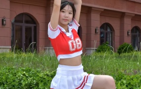 175/小朱~《跃动小火苗》裙角飞扬,青春在运动中绚丽绽放。