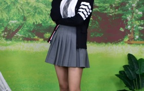 183/阿若~《袜添甜酷》针织开衫搭袜履,解锁学院风甜酷双面魅力。