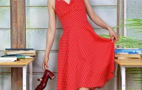 184/嘻嘻~《红裙入旧梦》红韵波点漫染复古风,高盘碎发轻舞少女情。