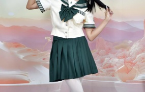 211/甜甜~《白袜萌动》橘子糖般的笑和两弯月牙眼。