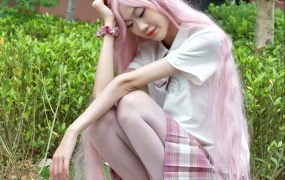 229/小千~《粉饰灵动》白袜映粉,发浪随风。