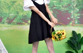 255/甜甜~《绿意轻欢》用笑容点亮绿意,少女的纯真与美好。